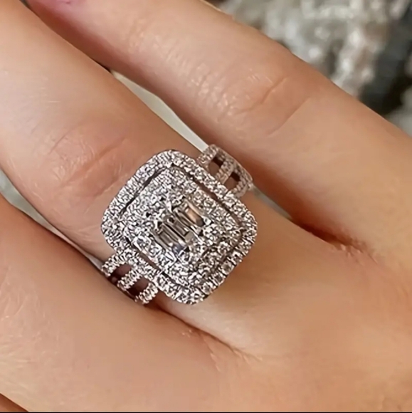 14k White Gold plated diamond ring - Picture 4 of 4